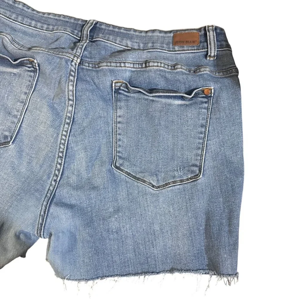Judy Blue Womens Custom Cutoff Jean Shorts Size 18W Light Wash Frayed Hem Casual - Picture 10 of 11